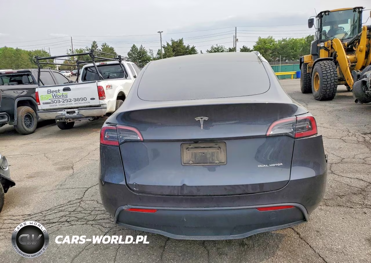 2024 Tesla Model Y VIN:7SAYGAEE8RF035542 - 6