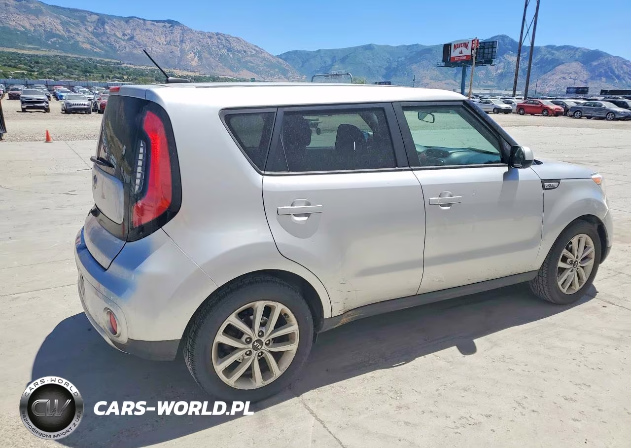 2018 Kia Soul + VIN:KNDJP3A56J7536746 - 3