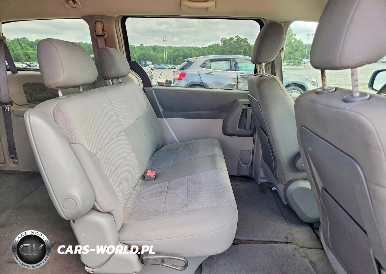 2008 Chrysler Town & Country Lx VIN:2A8HR44H38R683015 - 11