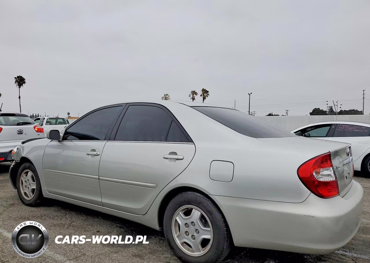 2002 Toyota Camry Le VIN:4T1BF30K32U001399 - 2