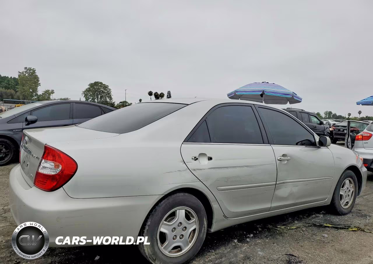 2002 Toyota Camry Le VIN:4T1BF30K32U001399 - 3