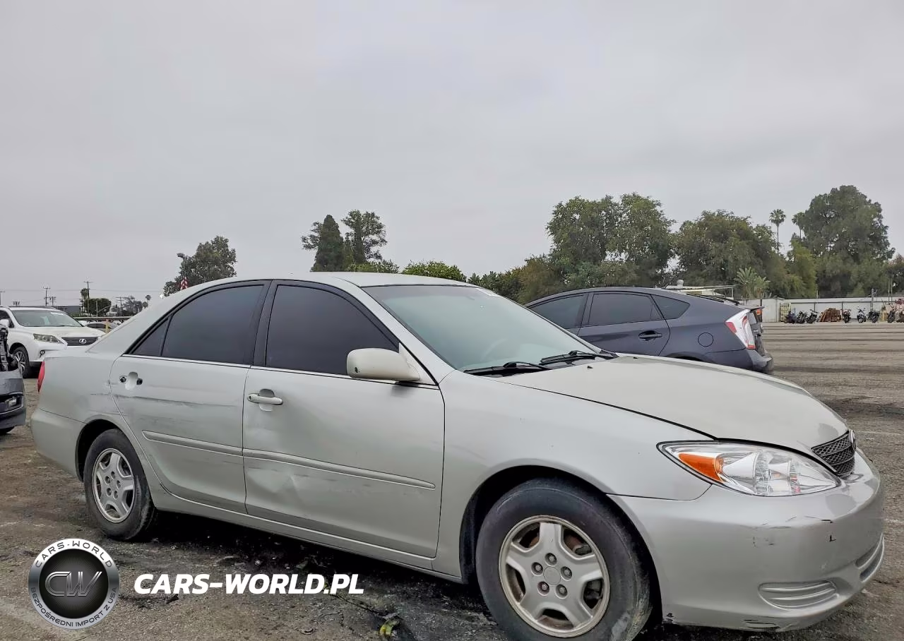 2002 Toyota Camry Le VIN:4T1BF30K32U001399 - 4