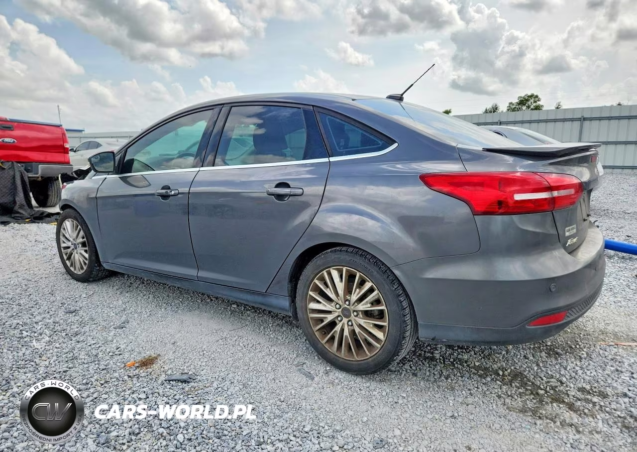 2018 Ford Focus Titanium VIN:1FADP3J24JL233013 - 2