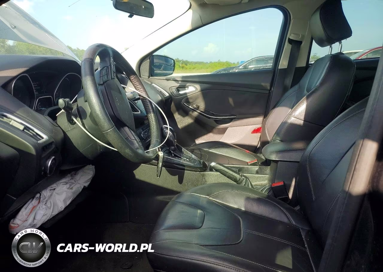 2018 Ford Focus Titanium VIN:1FADP3J24JL233013 - 7