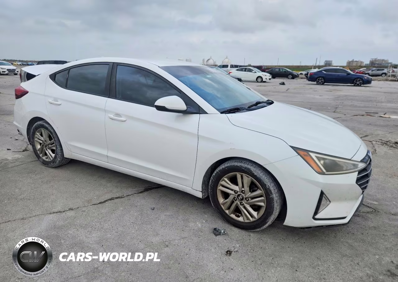 2019 Hyundai Elantra Sel VIN:5NPD84LF1KH419496 - 4