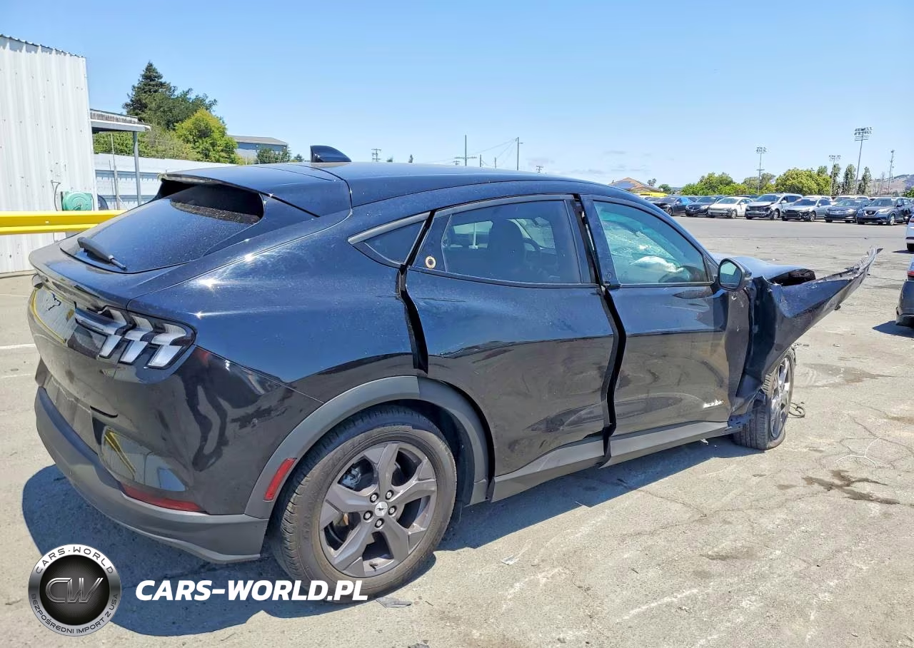 2022 Ford Mustang Mach-E Select VIN:3FMTK1RM2NMA44472 - 3