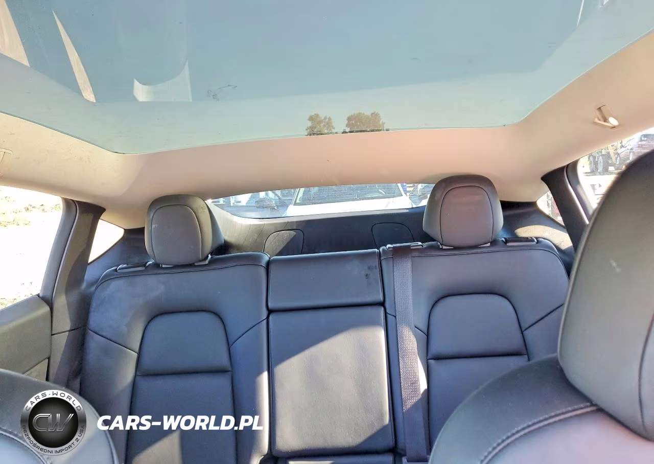 2021 Tesla Model Y VIN:5YJYGAEE0MF236616 - 10