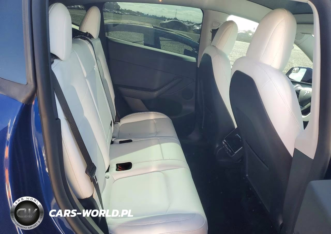 2022 Tesla Model Y VIN:7SAYGDEF8NF565563 - 10