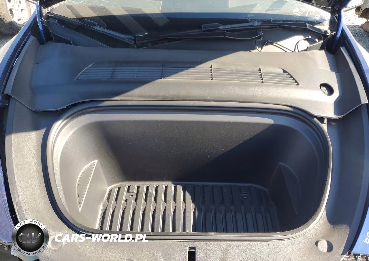 2022 Tesla Model Y VIN:7SAYGDEF8NF565563 - 11