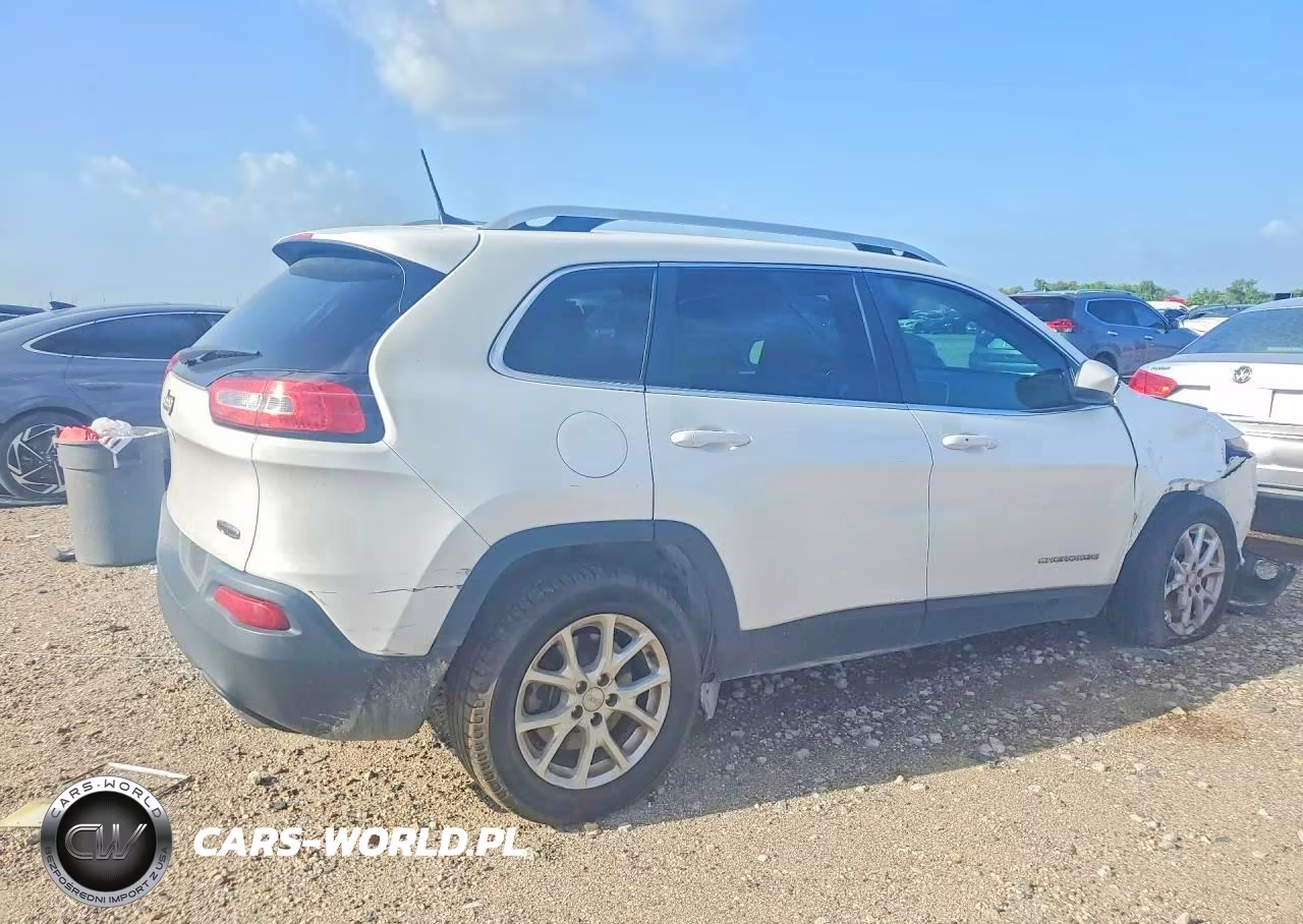 2016 Jeep Cherokee Latitude VIN:1C4PJLCSXGW160386 - 3