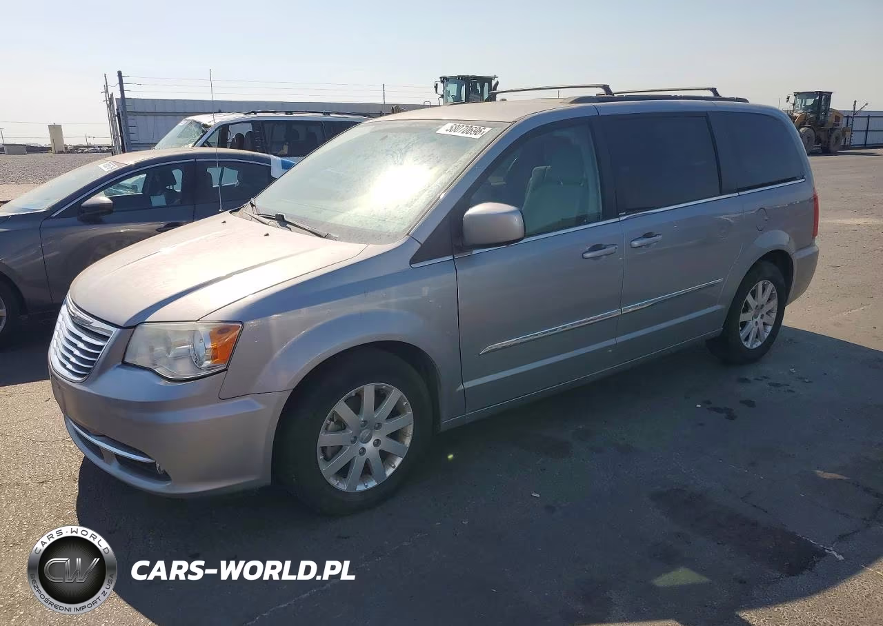2013 Chrysler Town & Country Touring – zdjęcie 1 z 13