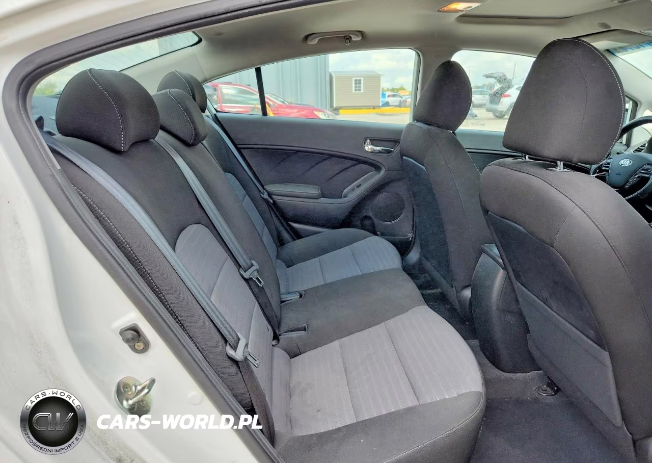 2018 Kia Forte S VIN:3KPFL4A77JE267780 - 10