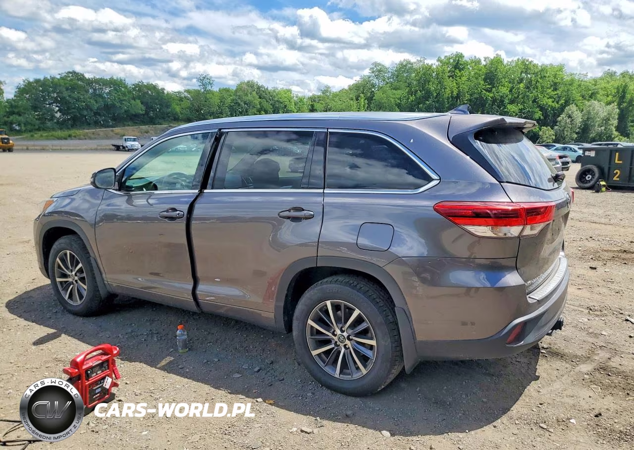2018 Toyota Highlander Xle VIN:5TDJZRFH7JS561872 - 2