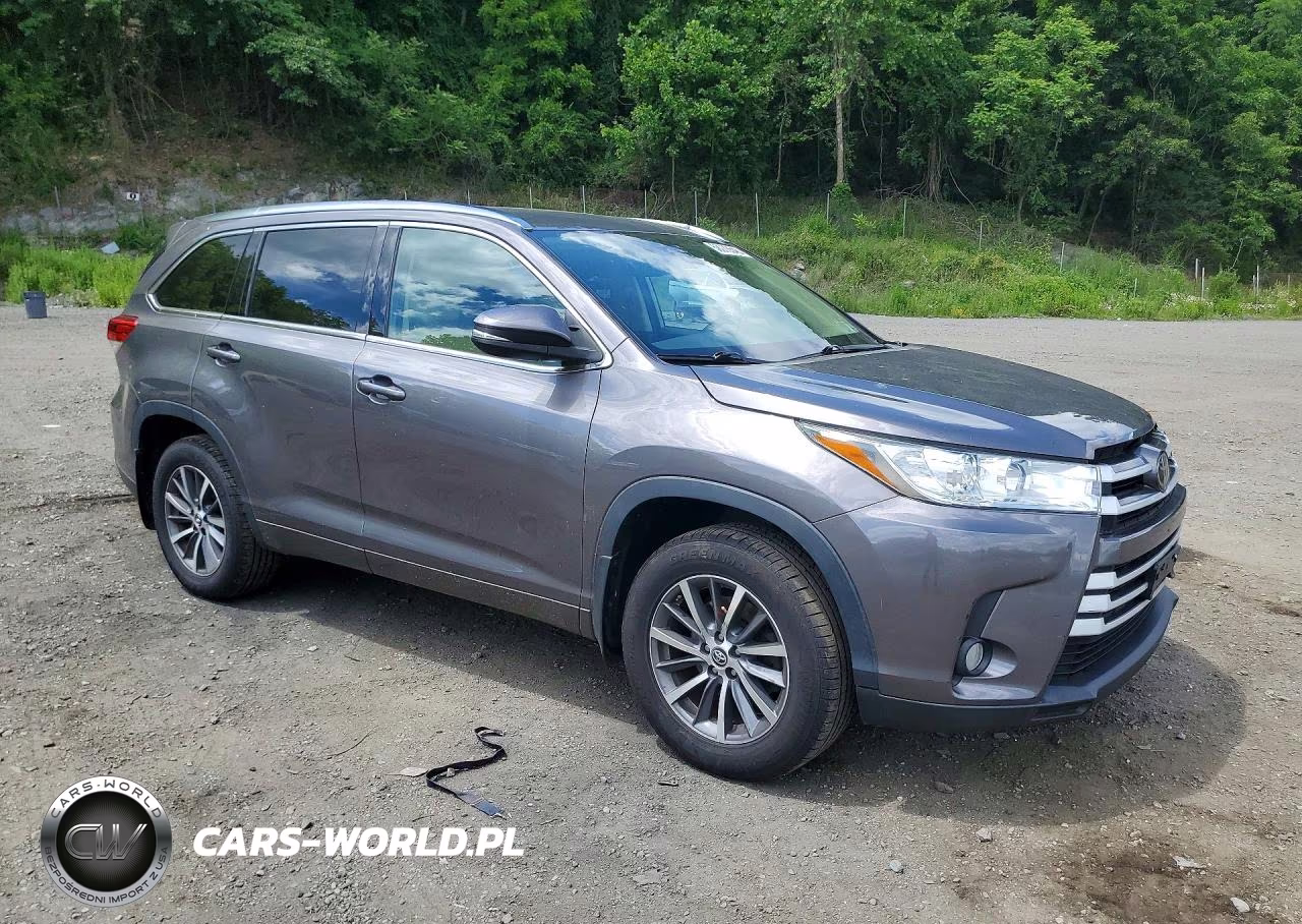 2018 Toyota Highlander Xle VIN:5TDJZRFH7JS561872 - 4