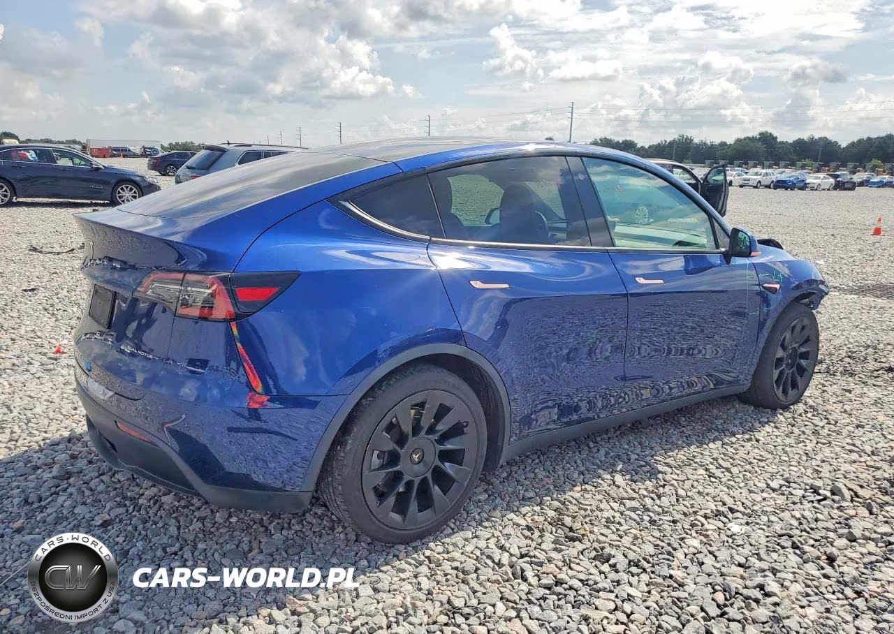 2022 Tesla Model Y VIN:7SAYGAEE1NF310176 - 3