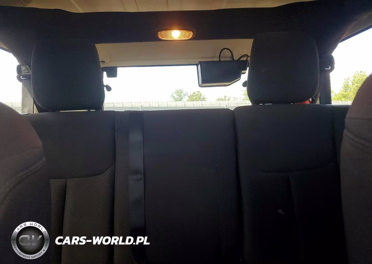 2014 Jeep Wrangler Unlimited Sport VIN:1C4BJWDG1EL276774 - 10