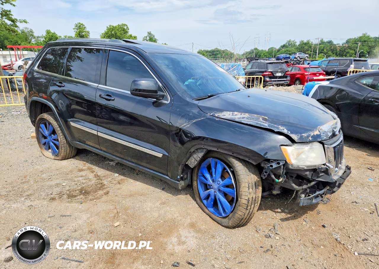 2013 Jeep Grand Cherokee Laredo VIN:1C4RJFAGXDC585662 - 4