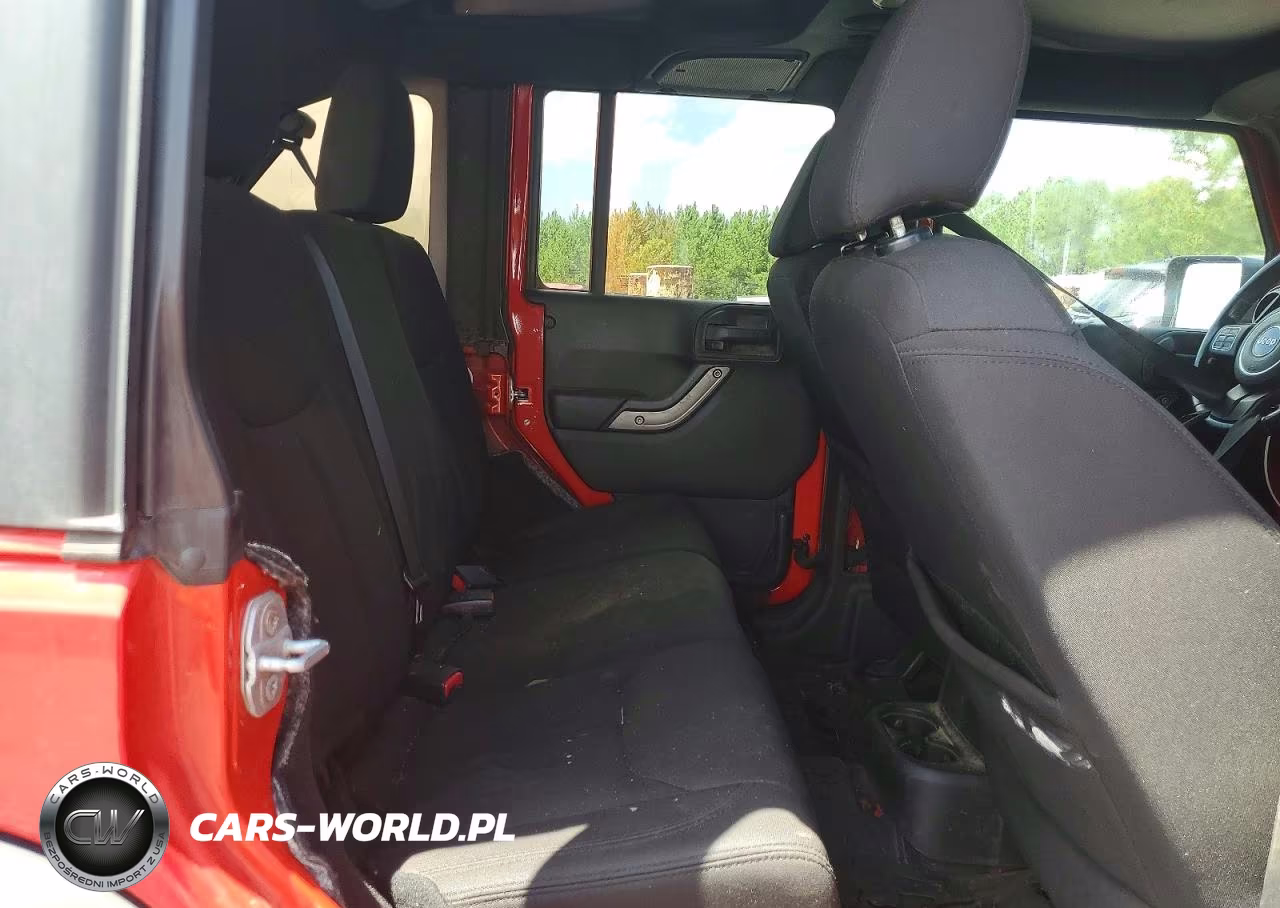 2015 Jeep Wrangler Unlimited Sport VIN:1C4BJWDGXFL620877 - 10