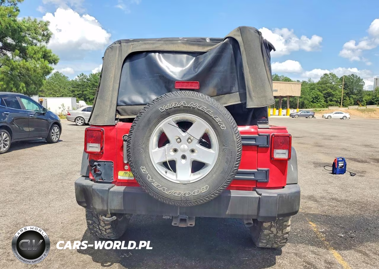 2015 Jeep Wrangler Unlimited Sport VIN:1C4BJWDGXFL620877 - 6