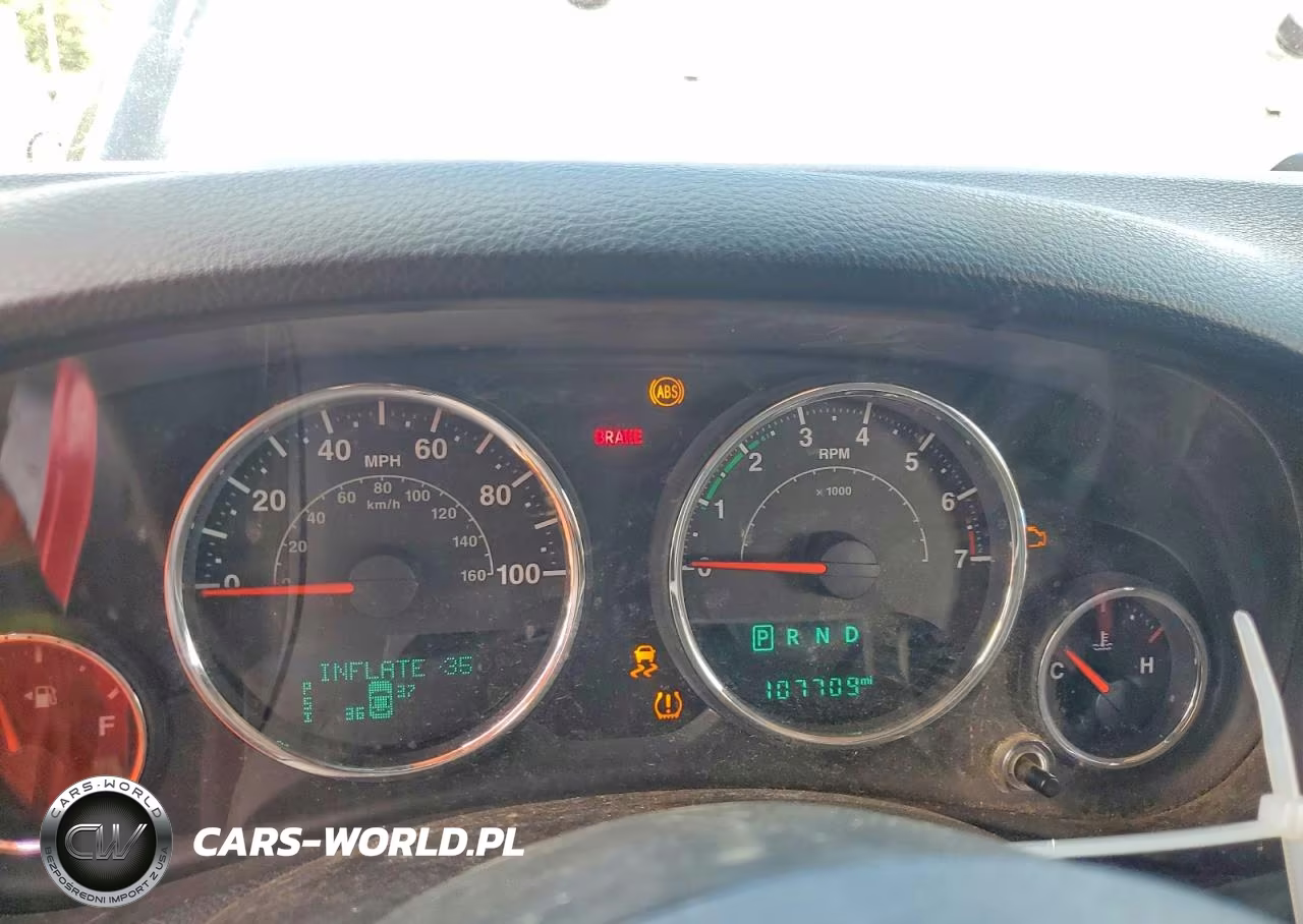 2015 Jeep Wrangler Unlimited Sport VIN:1C4BJWDGXFL620877 - 9
