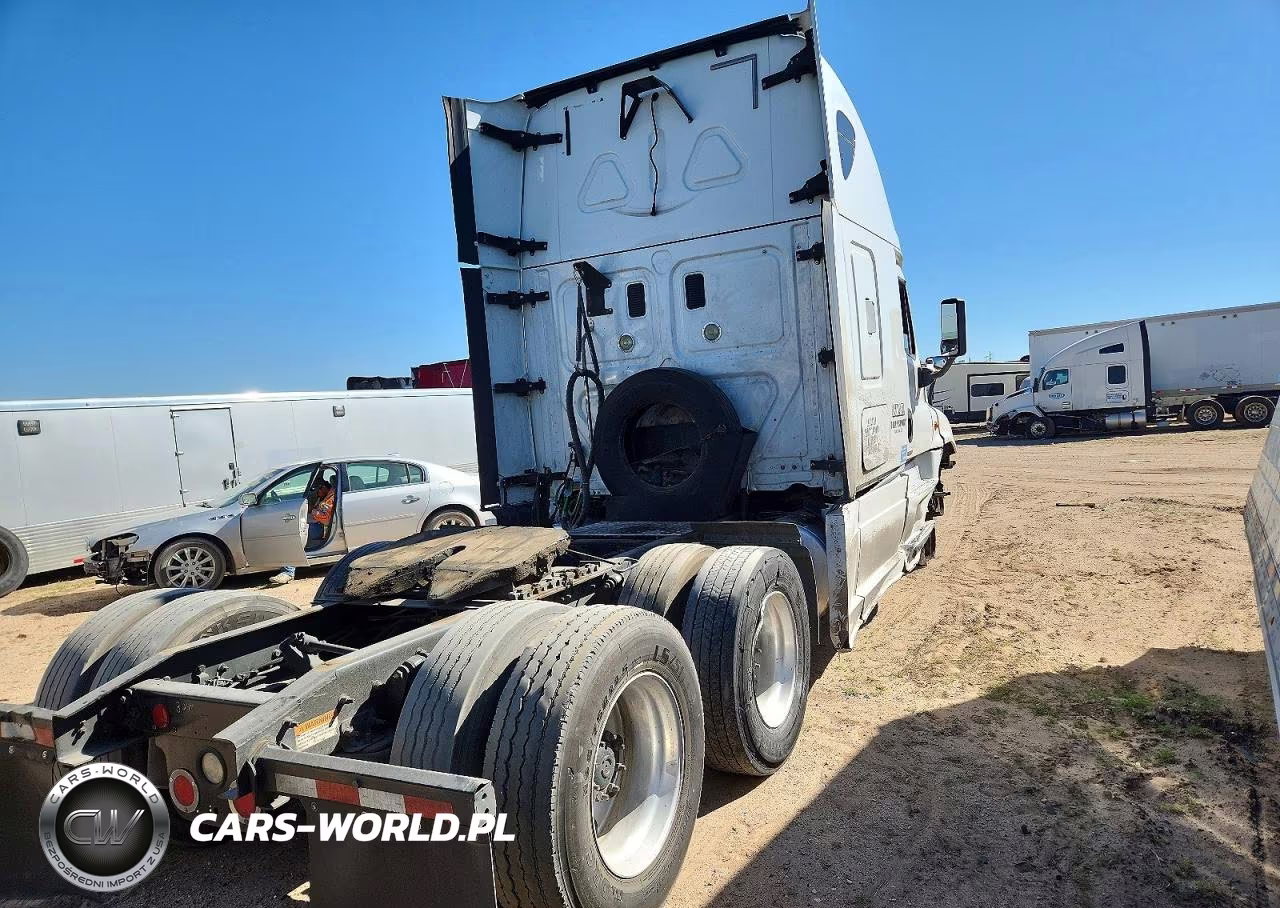 2016 Freightliner Cascadia 125" Sleeper Cab Semi Truck VIN:3AKJGLDR6GSGW8047 - 4