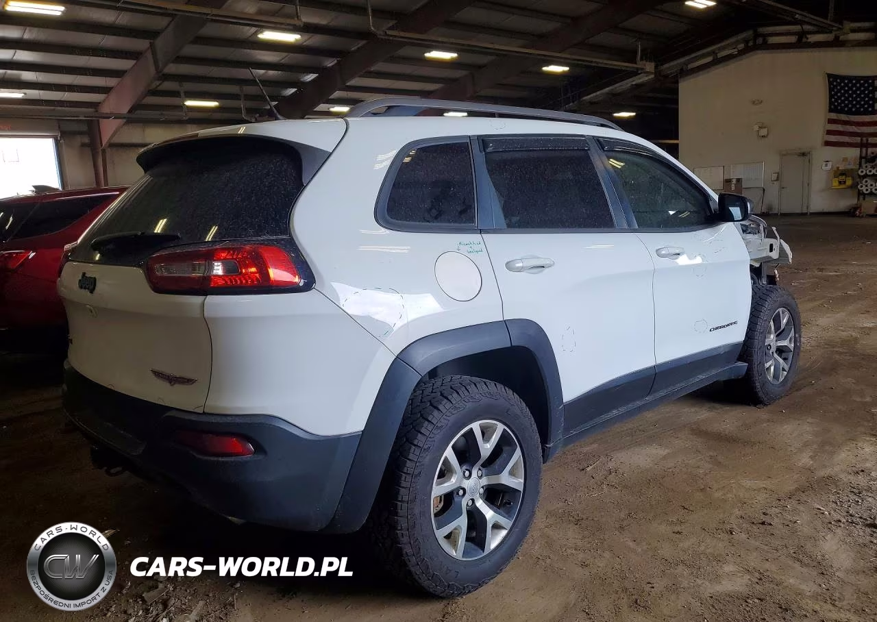 2015 Jeep Cherokee Trailhawk VIN:1C4PJMBS5FW777135 - 3