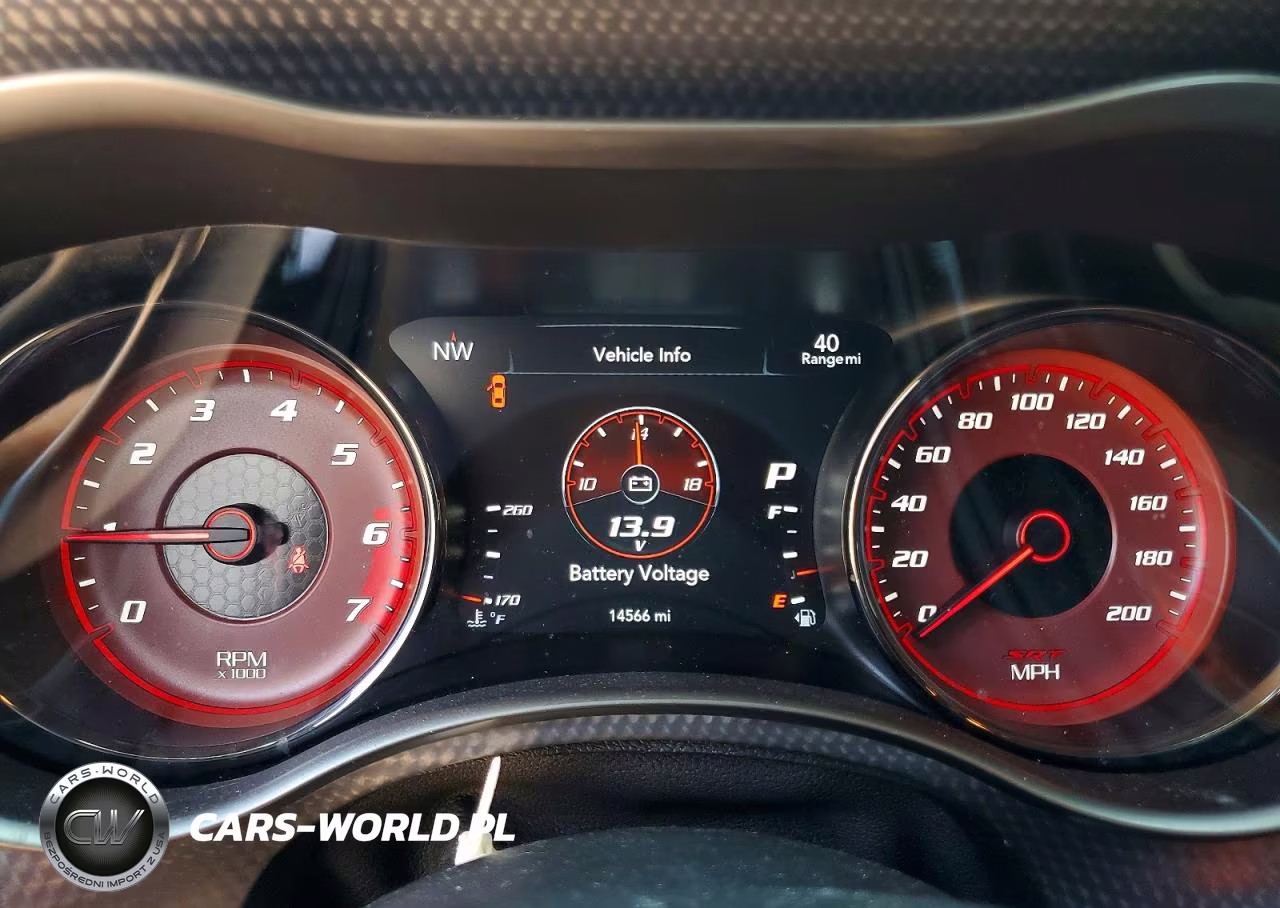 2014 Chrysler 300 VIN:2C3CCAAG7EH120195 - 9