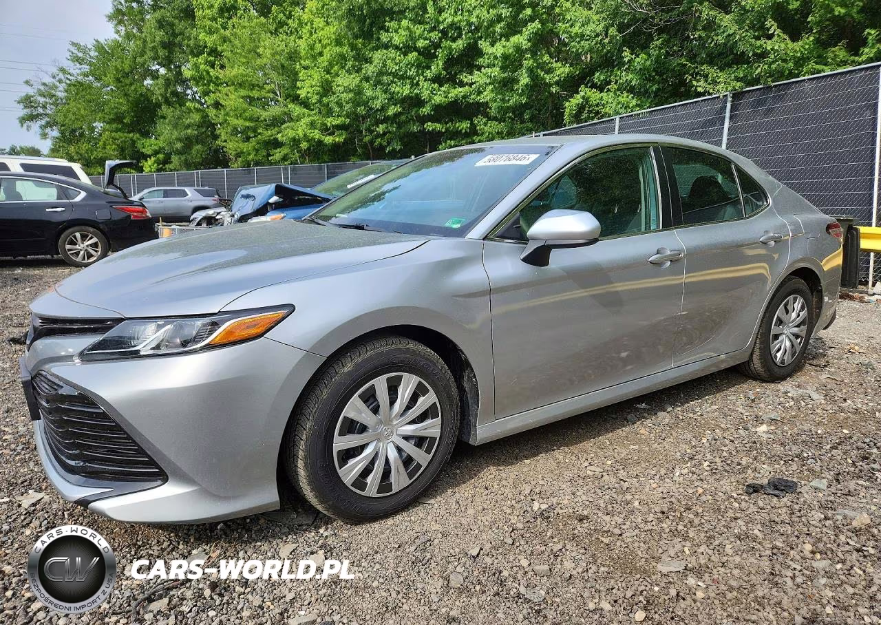 2018 Toyota Camry Le – zdjęcie 1 z 12