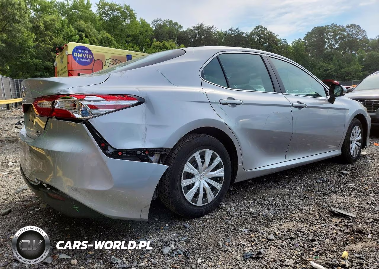 2018 Toyota Camry Le VIN:4T1B31HK5JU501967 - 3