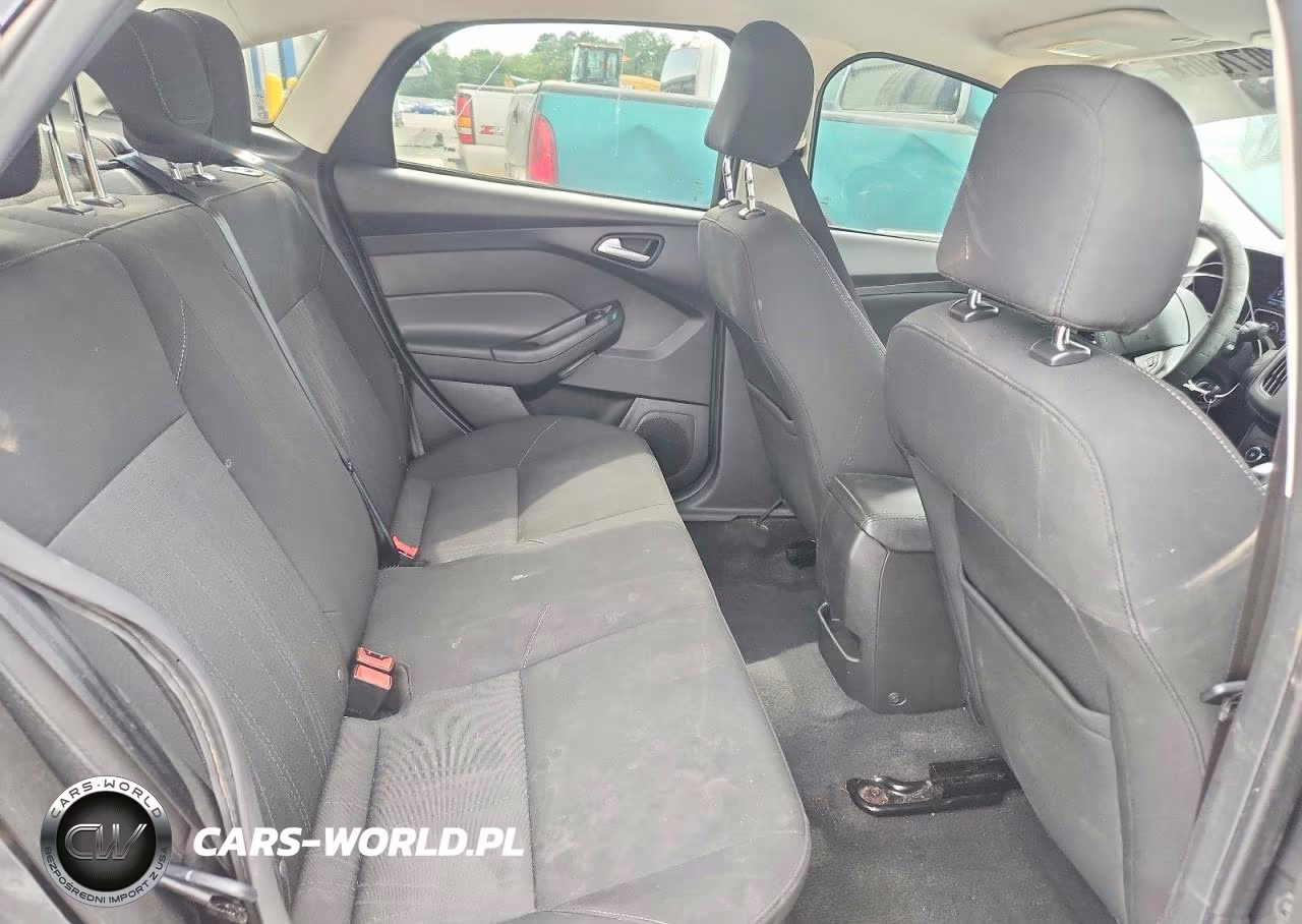 2016 Ford Focus Se VIN:1FADP3F25GL381737 - 10