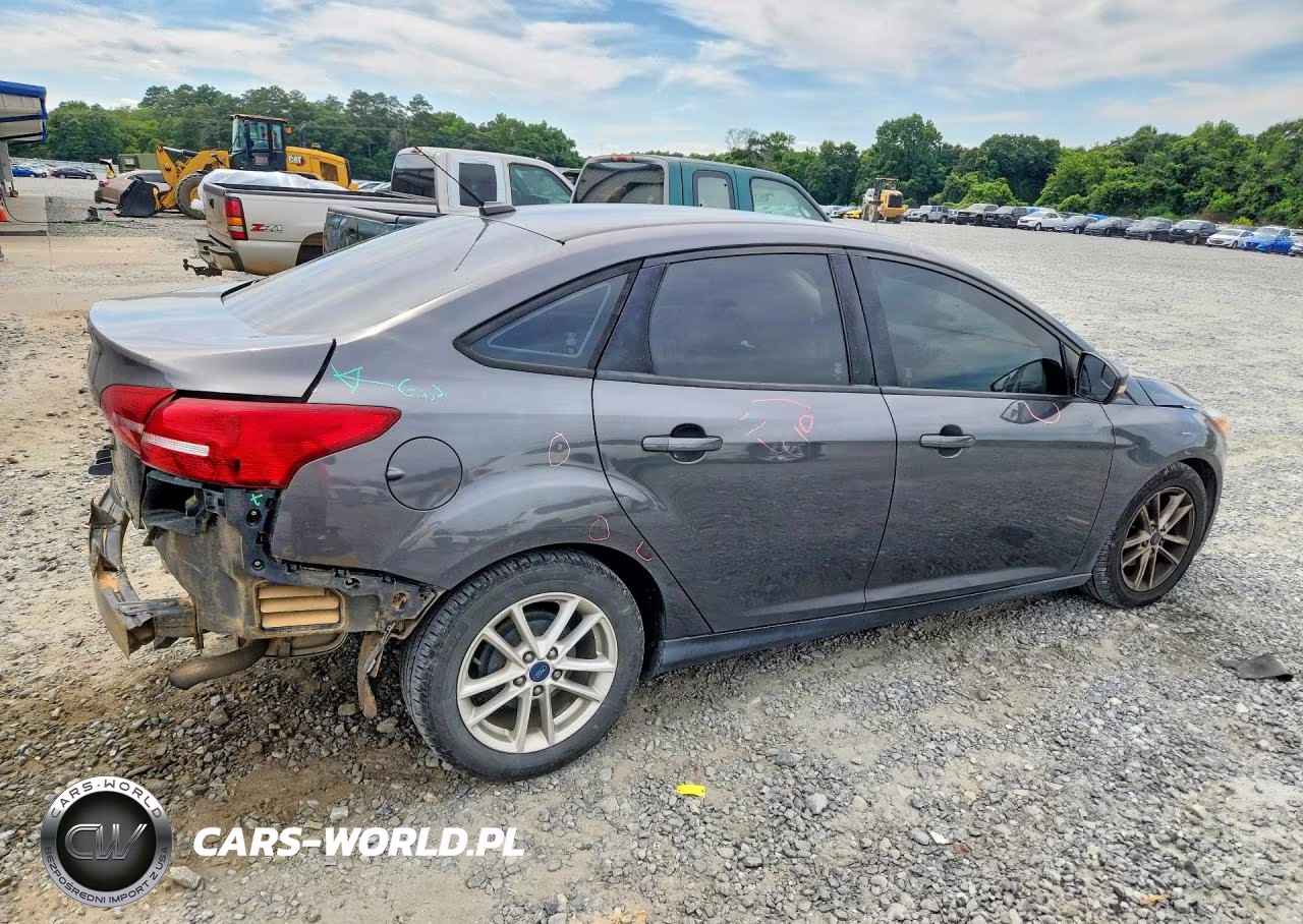 2016 Ford Focus Se VIN:1FADP3F25GL381737 - 3