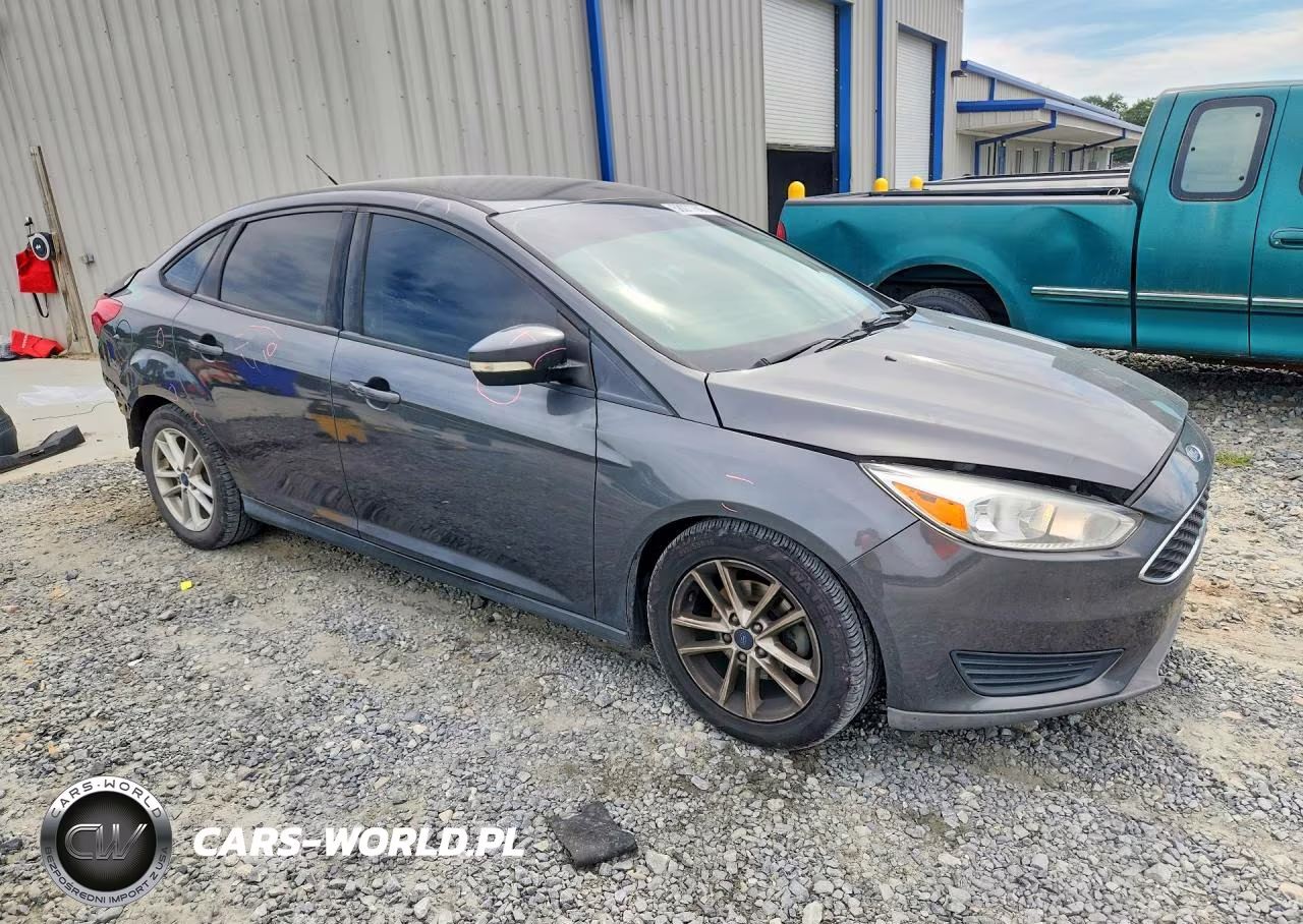 2016 Ford Focus Se VIN:1FADP3F25GL381737 - 4