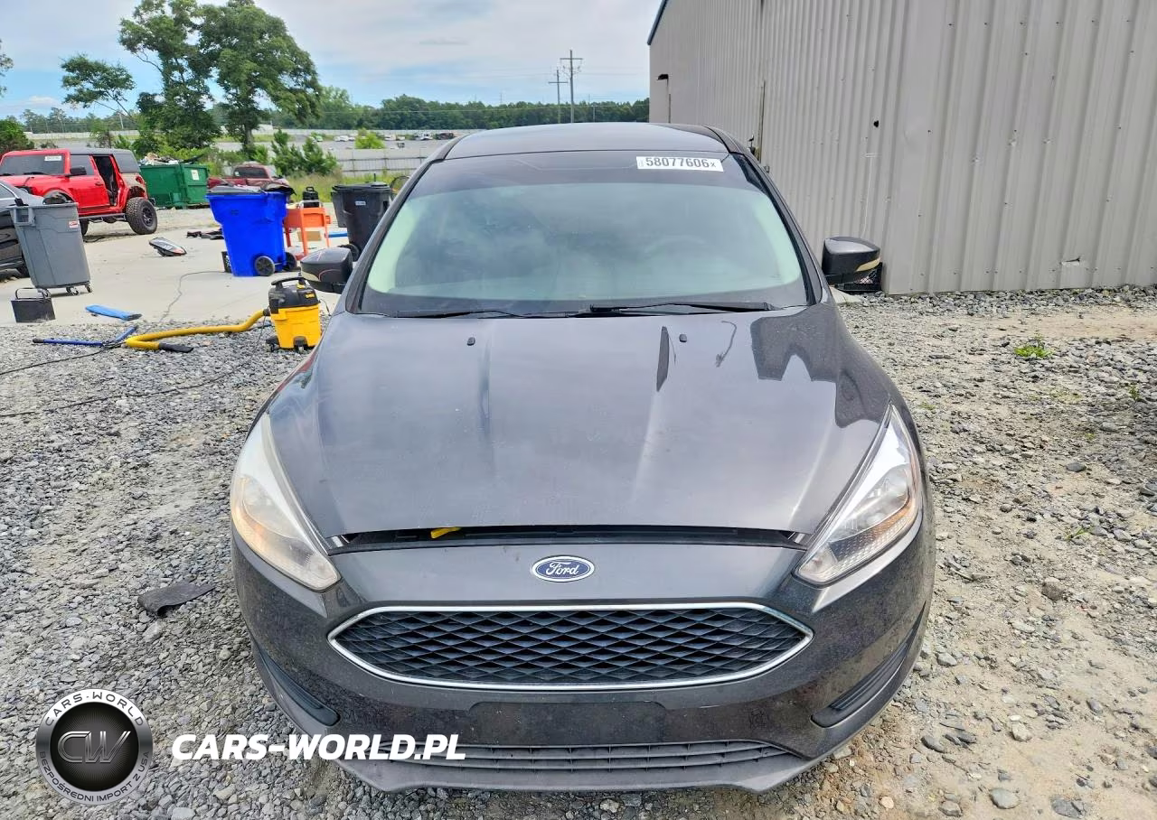 2016 Ford Focus Se VIN:1FADP3F25GL381737 - 5