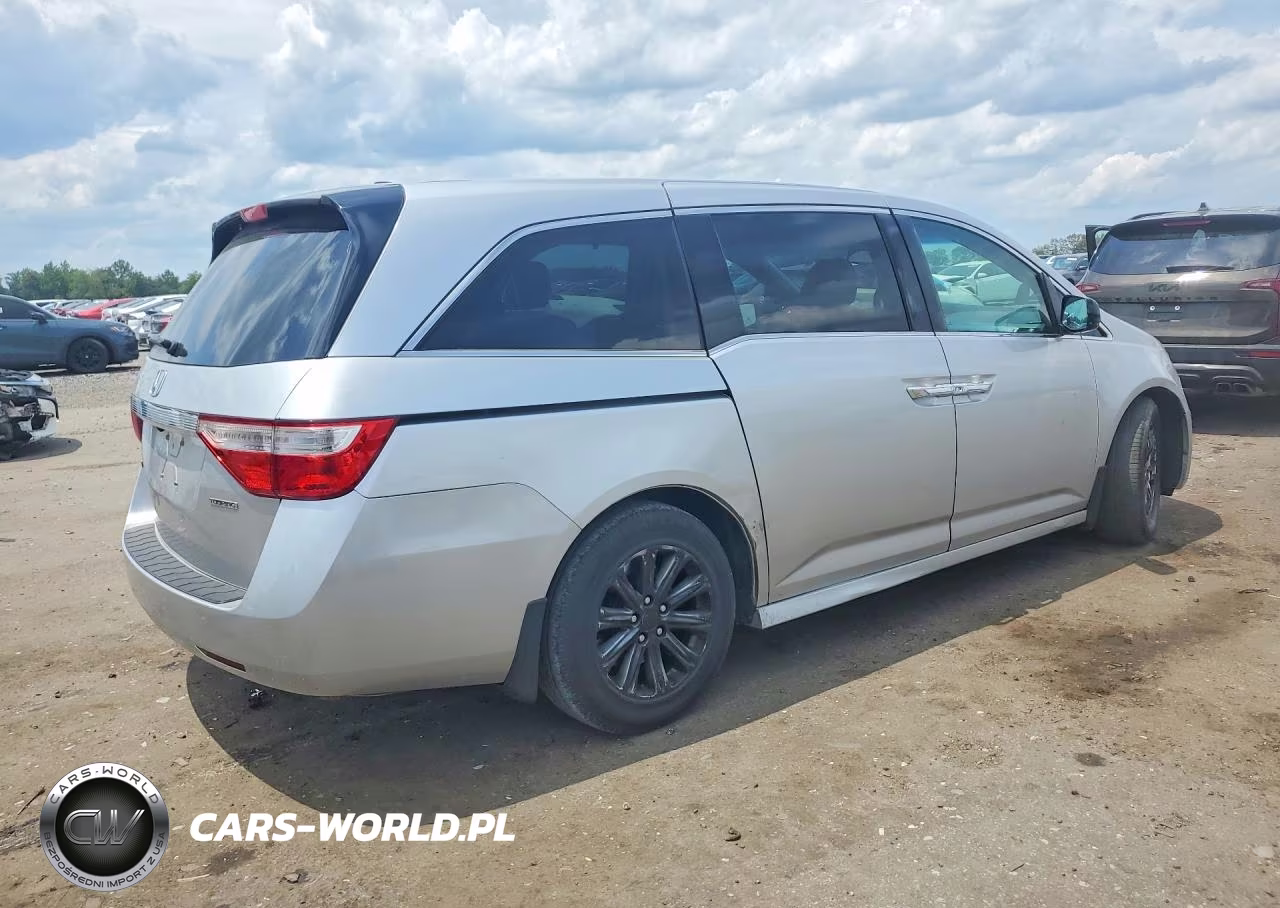 2011 Honda Odyssey Touring VIN:5FNRL5H93BB090067 - 3
