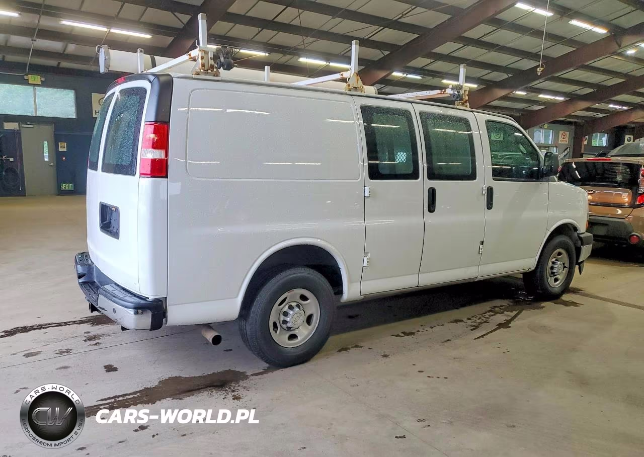 2018 Chevrolet Express G3500 VIN:1GCZGGFG0J1332449 - 3