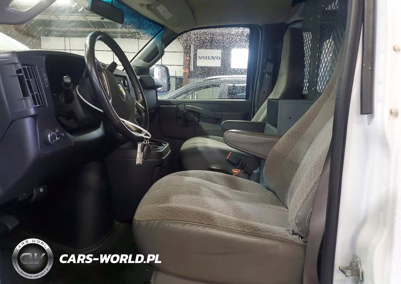2018 Chevrolet Express G3500 VIN:1GCZGGFG0J1332449 - 7