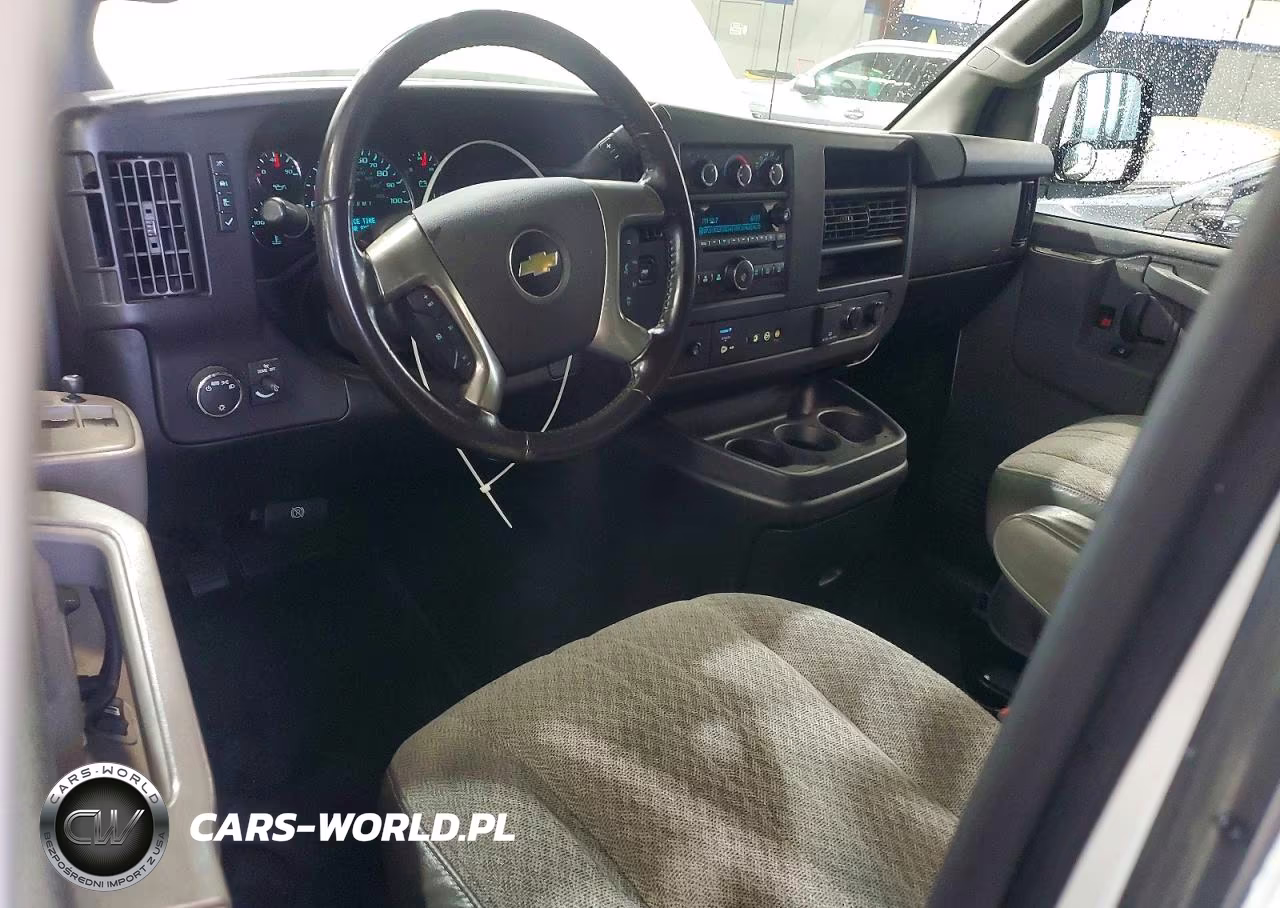 2018 Chevrolet Express G3500 VIN:1GCZGGFG0J1332449 - 8