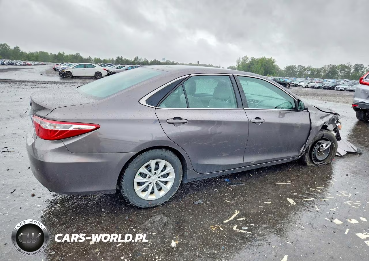 2017 Toyota Camry Le VIN:4T1BF1FK1HU757513 - 3