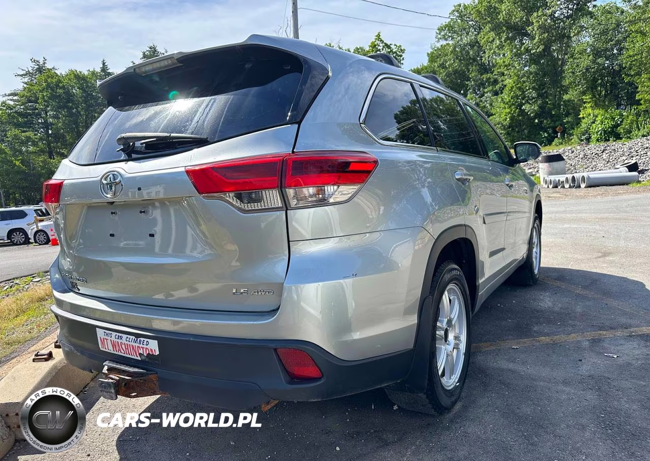 2018 Toyota Highlander Le Plus VIN:5TDBZRFH4JS906070 - 3