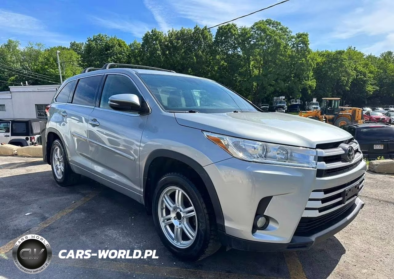 2018 Toyota Highlander Le Plus VIN:5TDBZRFH4JS906070 - 4