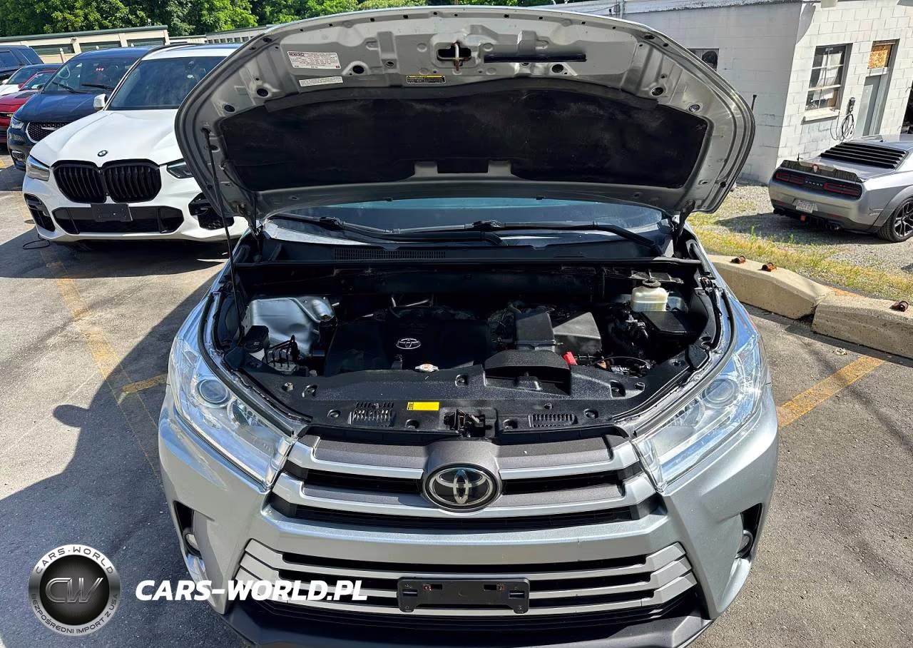 2018 Toyota Highlander Le Plus VIN:5TDBZRFH4JS906070 - 5