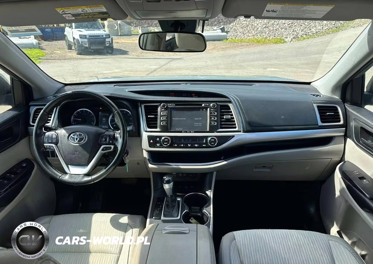 2018 Toyota Highlander Le Plus VIN:5TDBZRFH4JS906070 - 7