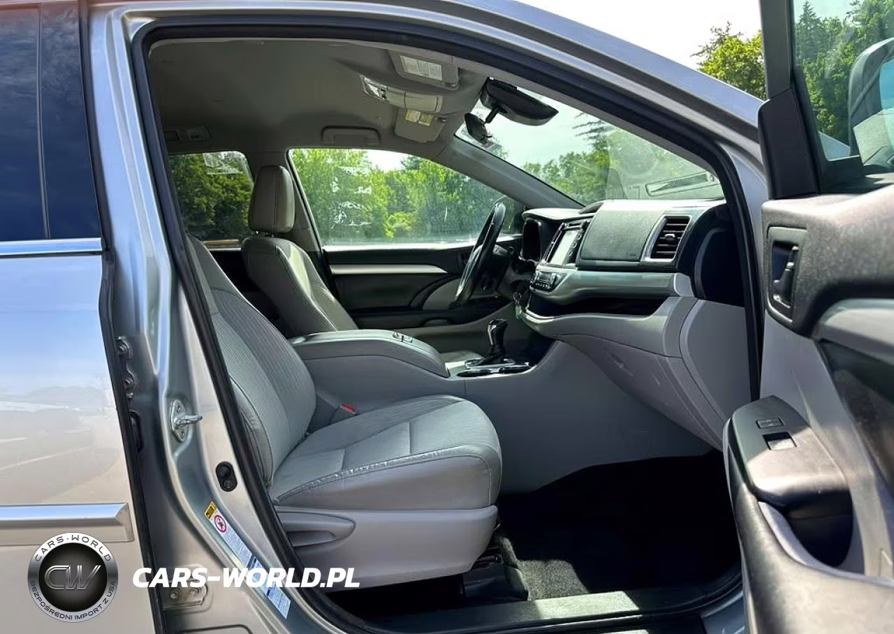 2018 Toyota Highlander Le Plus VIN:5TDBZRFH4JS906070 - 8