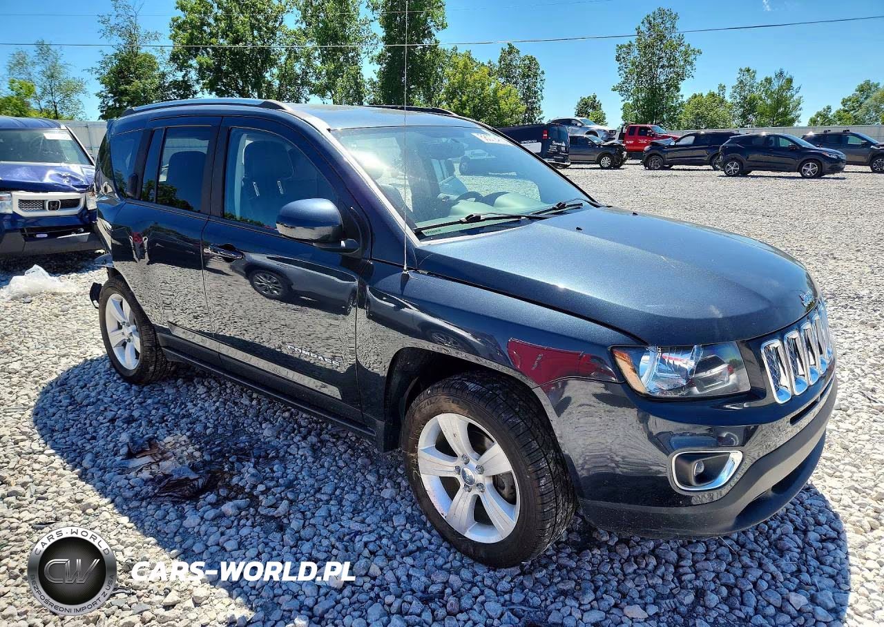 2015 Jeep Compass Latitude VIN:1C4NJDEB0FD218073 - 4