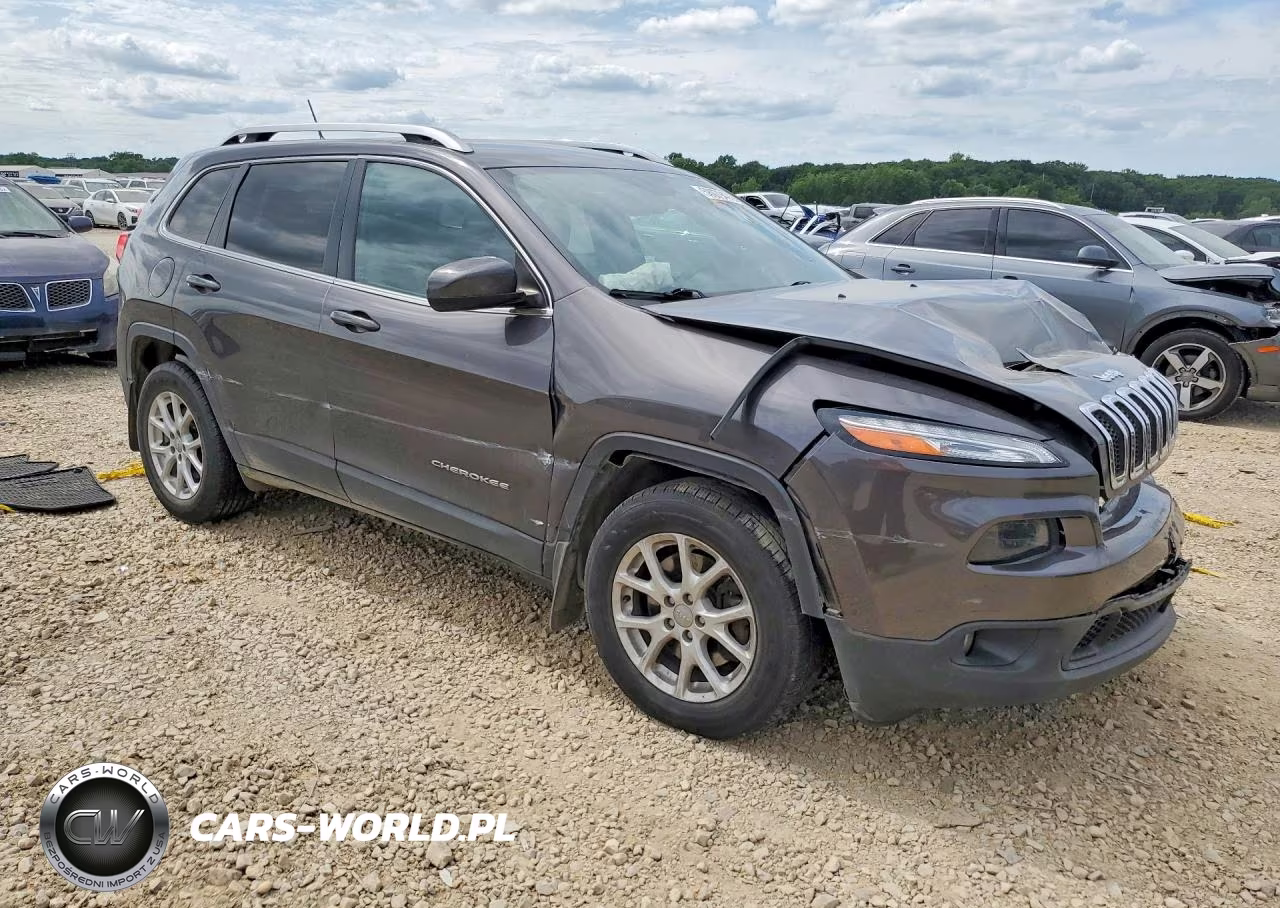 2017 Jeep Cherokee Latitude VIN:1C4PJMCS4HW651902 - 4