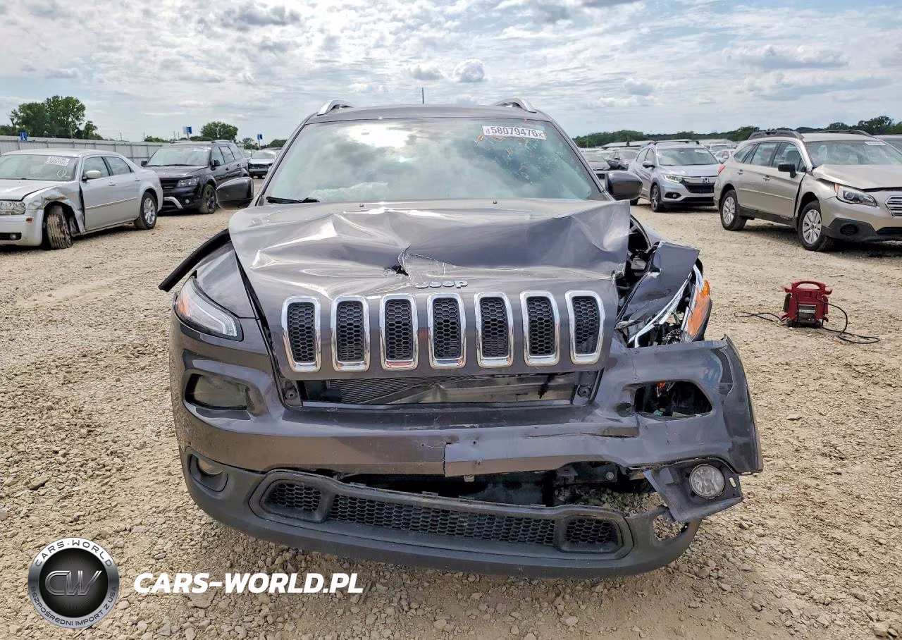 2017 Jeep Cherokee Latitude VIN:1C4PJMCS4HW651902 - 5