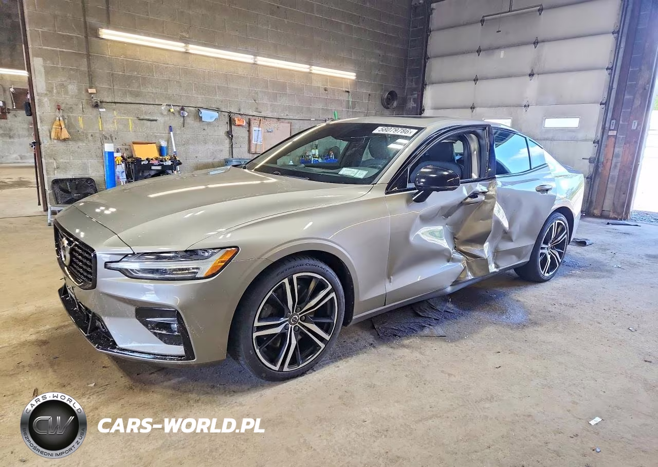2021 Volvo S60 T6 R-Design – zdjęcie 1 z 12