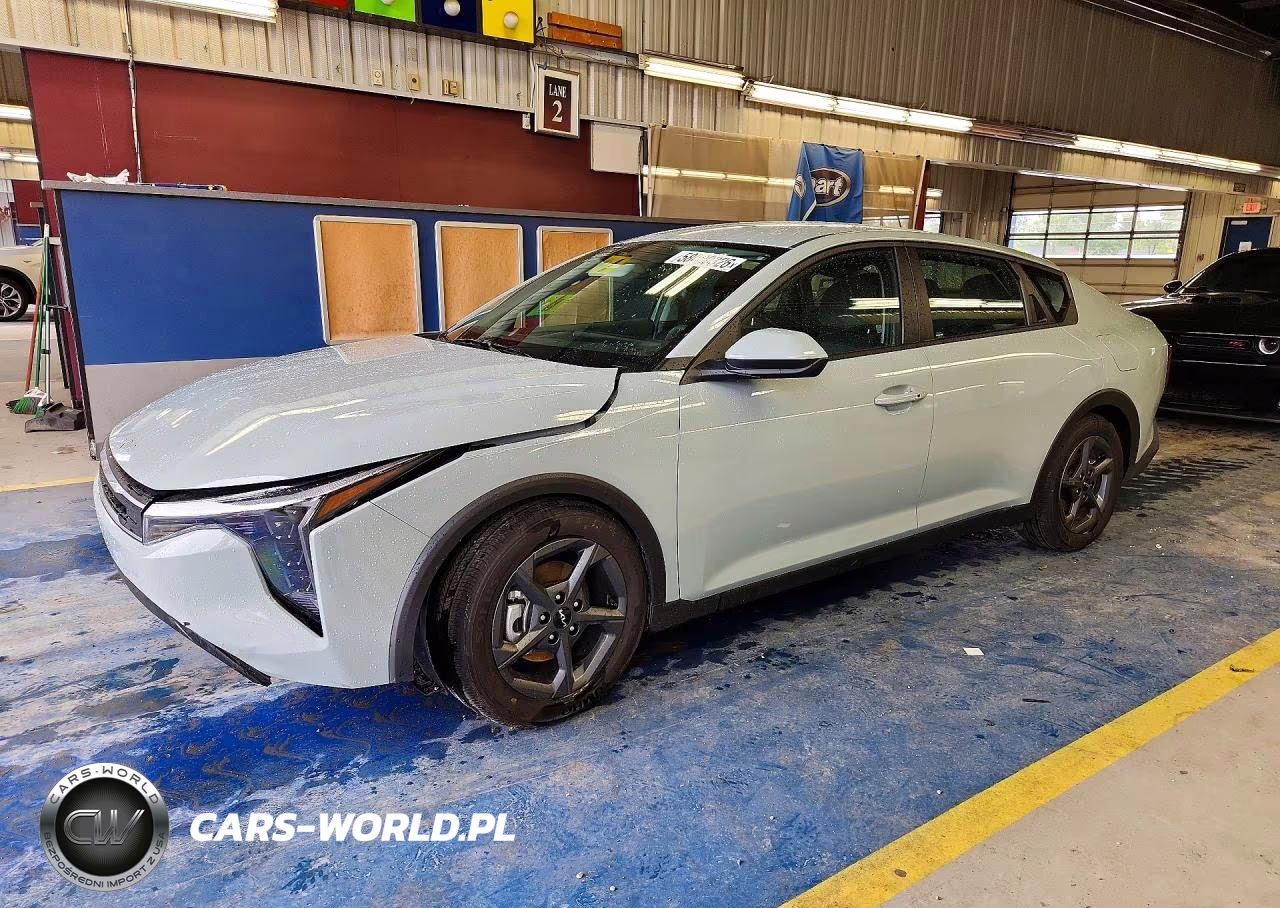 2026 Kia K4 Lxs – zdjęcie 1 z 13