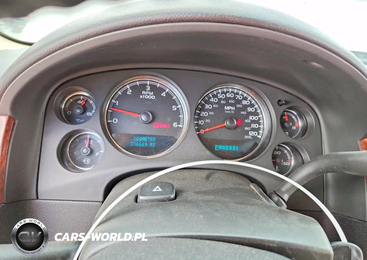 2007 Chevrolet Suburban K1500 VIN:1GNFK163X7J261370 - 9