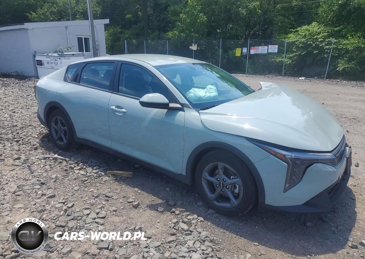 2025 Kia K4 Lxs VIN:3KPFT4DE5SE149609 - 4